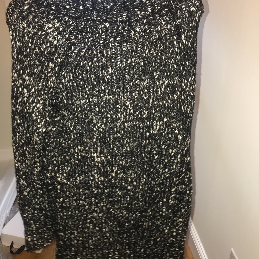 High-neck Split Sweater - Picture 3 of 4